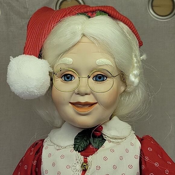 DANBURY MINT EUC-VTG SANTA W/Workbench & MRS CLAUS W/Tea Tray - Picture 9 of 14